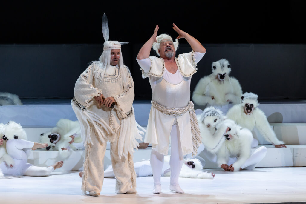 Roman Janál (Indian), Jaroslav Březina (Principal), National Theatre Opera Ballet – photo: Zdeněk Sokol