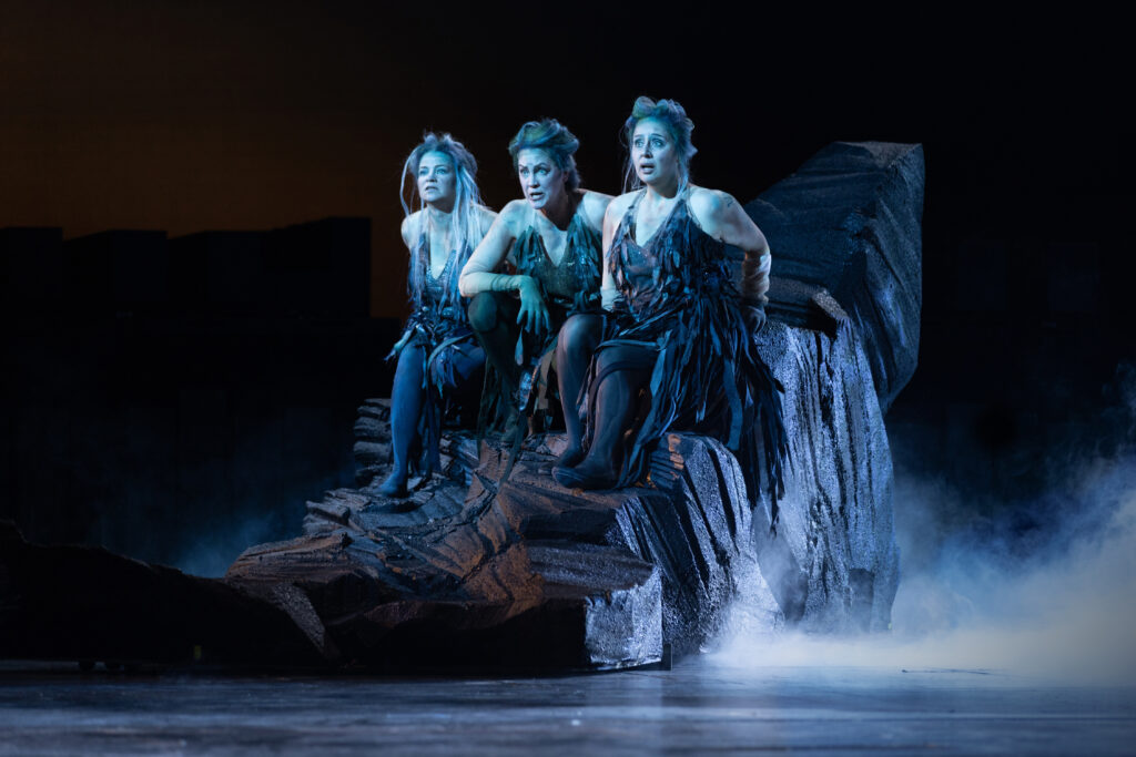 Marjukka Tepponen (Woglinde), Mari Palo (Wellgunde), Jeni Packalen (Floßhilde). Photo: Stefan Bremer